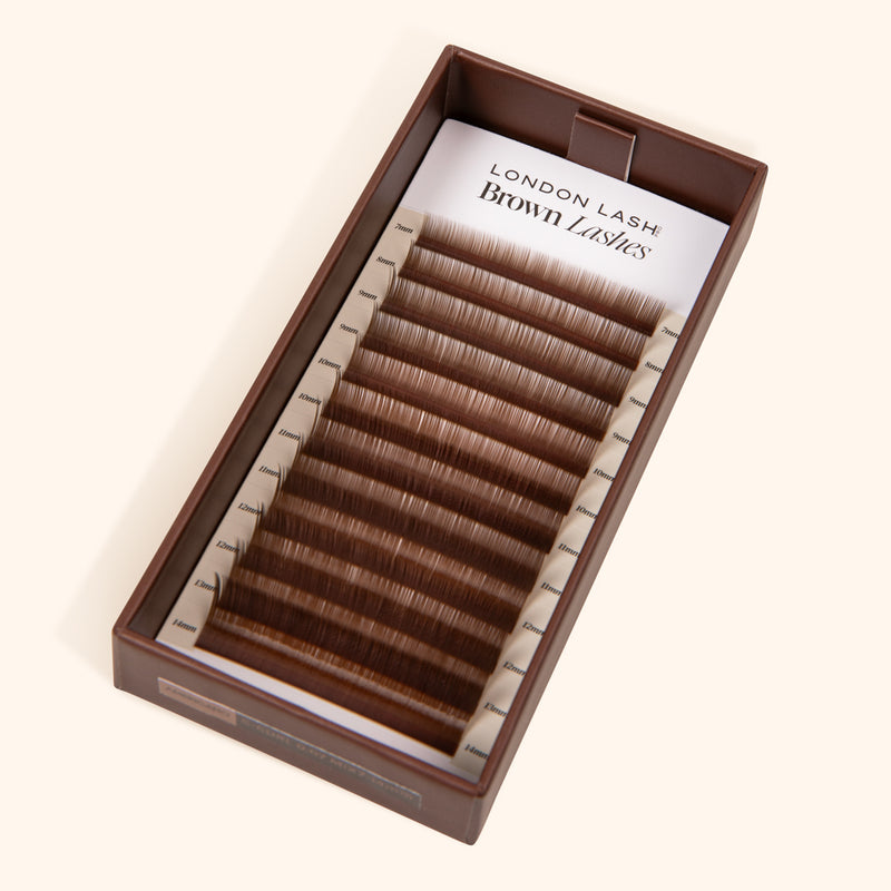 open lash extension tray with lightweight and  hypoallergenic Americano brown lashes 