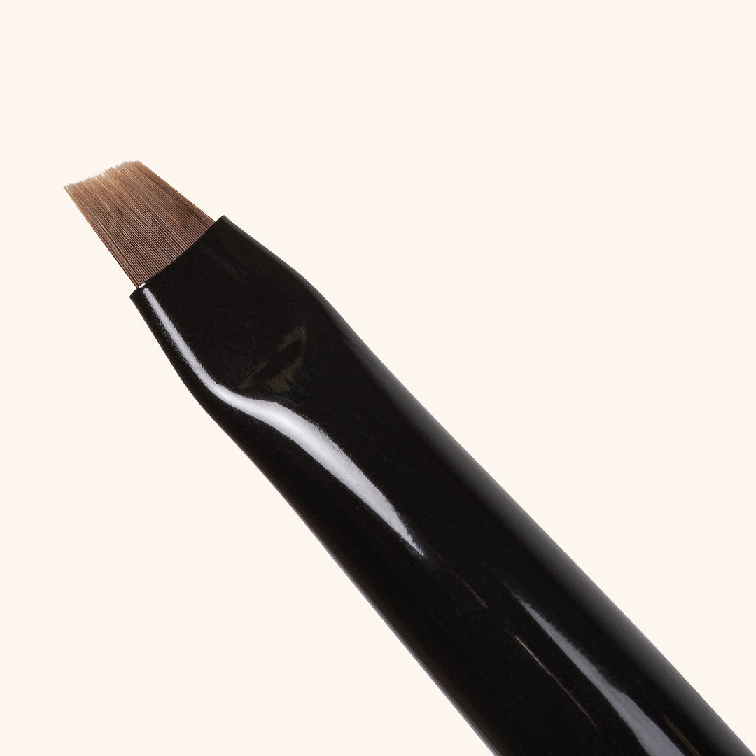 Close-up image of the So Henna angled brow brush